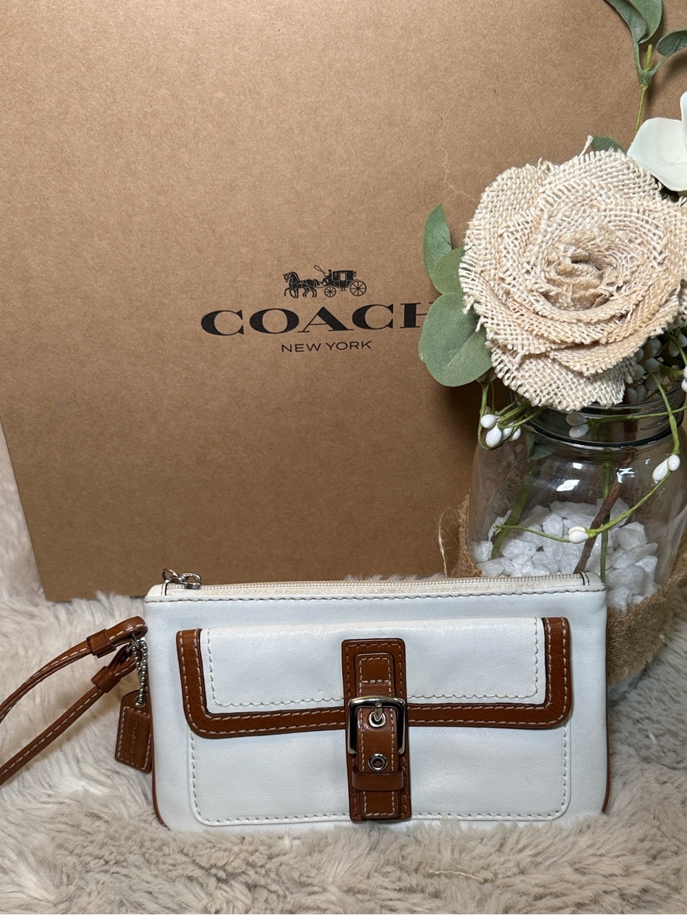 ✨ Vintage Coach Hampton Buckle Wristlet✨ - Picture 1 of 11
